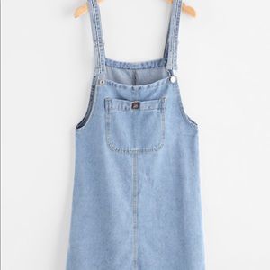 Pinafore denim dress with pockets